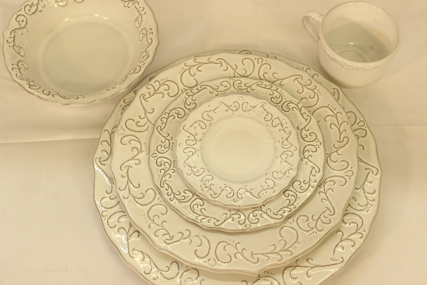 36 pc Florencia Traditional Ceramic Dinnerware Set (For 6 People)