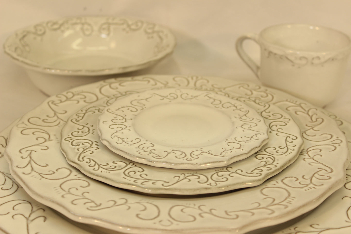 36 pc Florencia Traditional Ceramic Dinnerware Set (For 6 People)