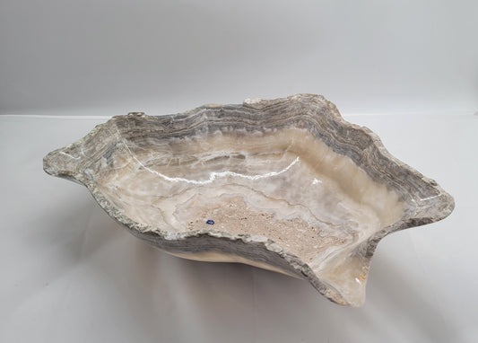 Light Gray Medium Onyx Centerpiece