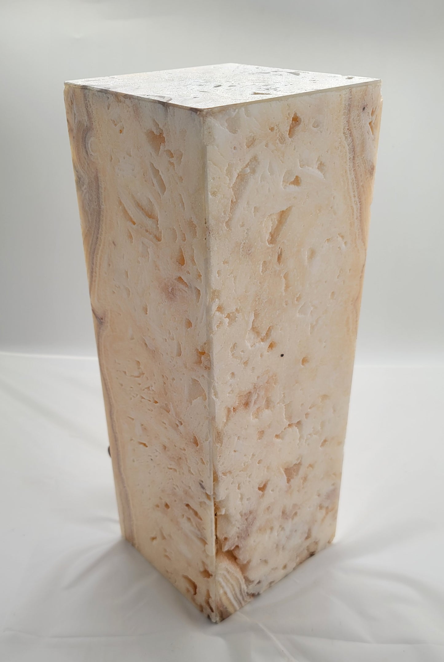 White Closed Decorative Onyx Lamp