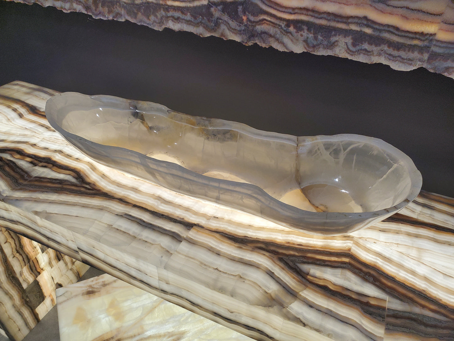 White & Beige Onyx Canoe Centerpiece