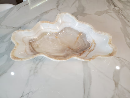 White & Beige Onyx Centerpiece