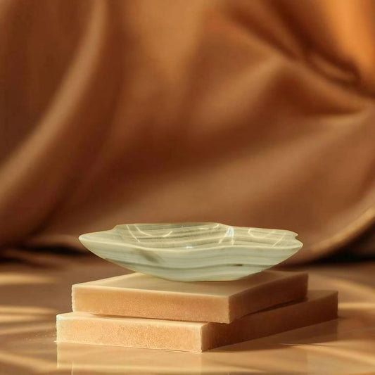 White Cirrus Onyx Centerpiece