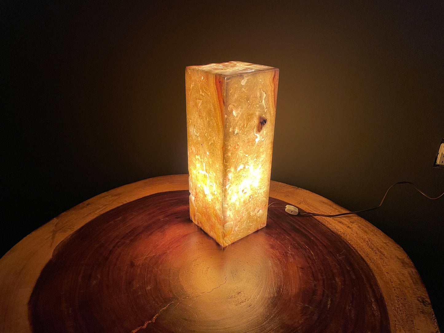 White Closed Decorative Onyx Lamp