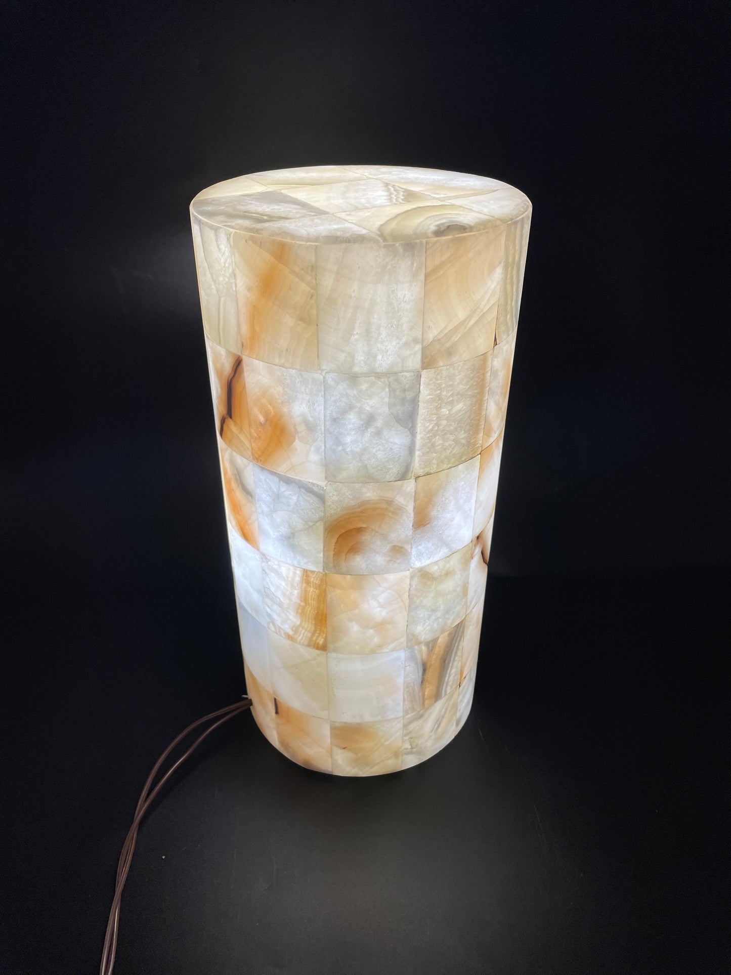 Beige Oculus Patterned Onyx Lamp
