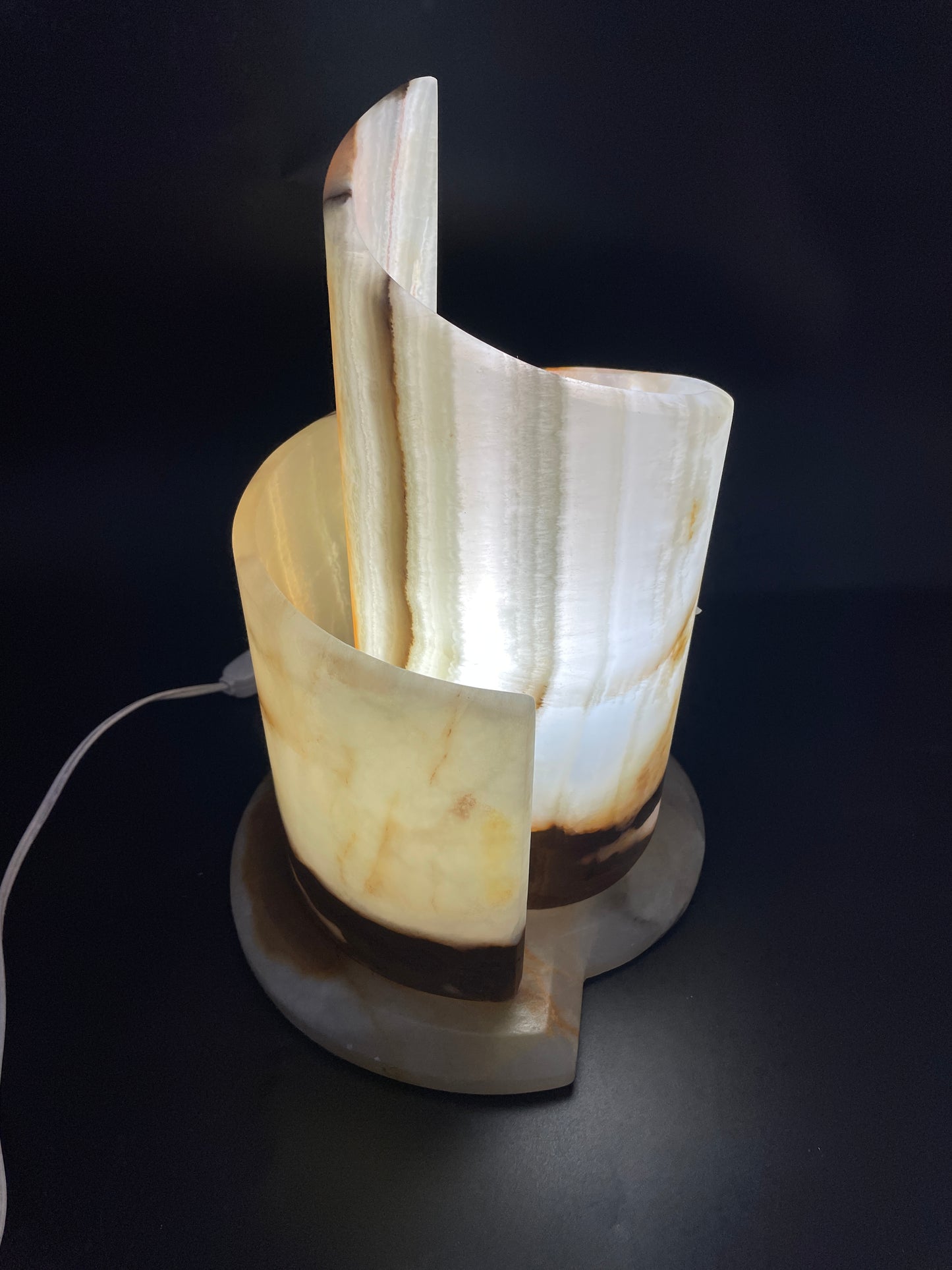Large Beige Spiral Decorative Onyx Lamp