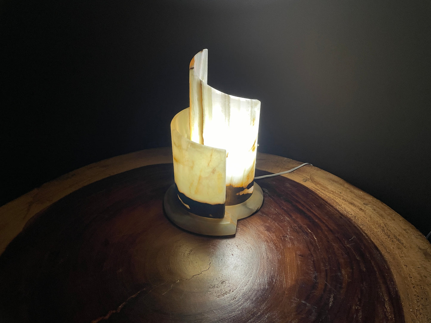 Large Beige Spiral Decorative Onyx Lamp