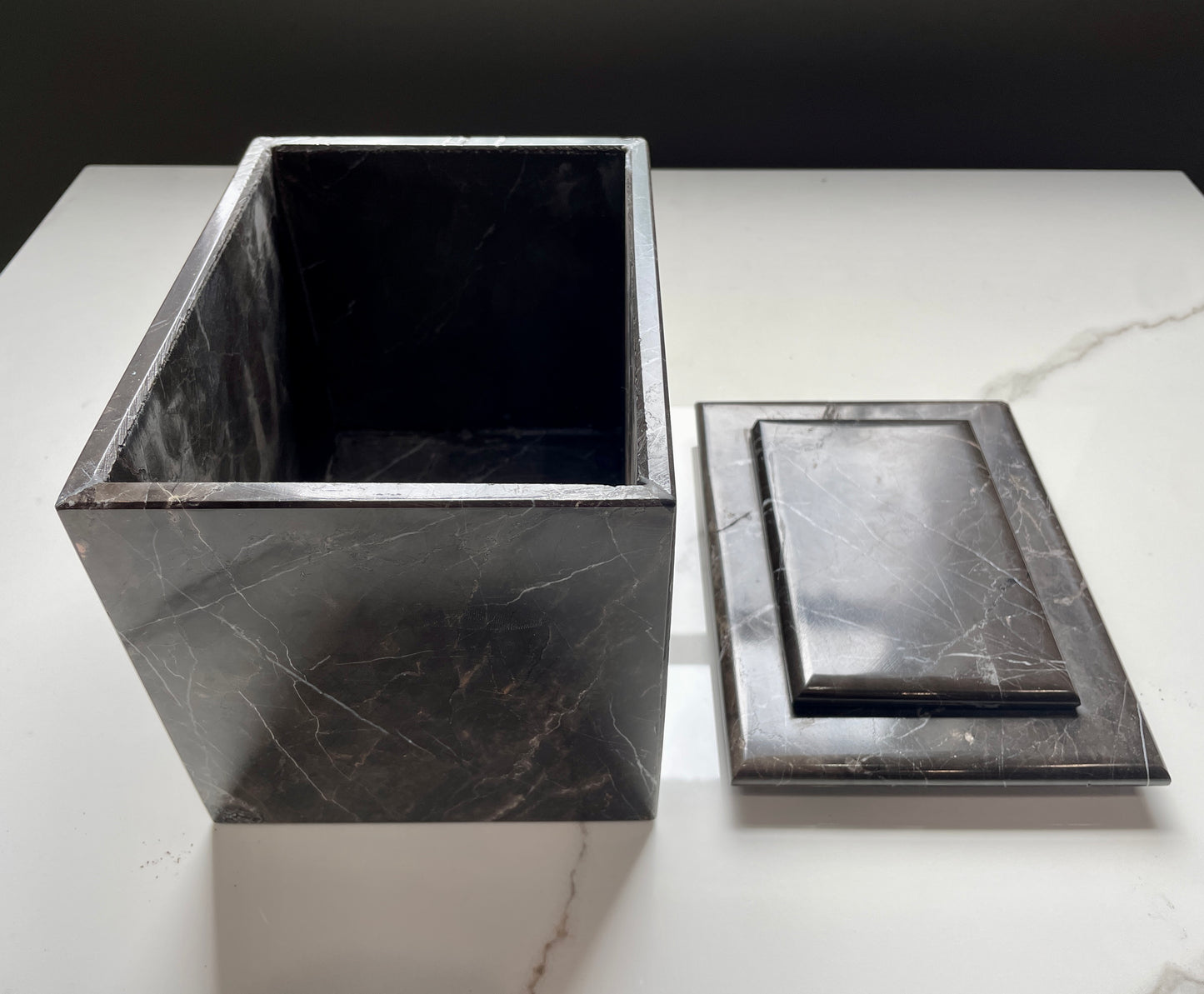 Black Large Onyx Ash Container