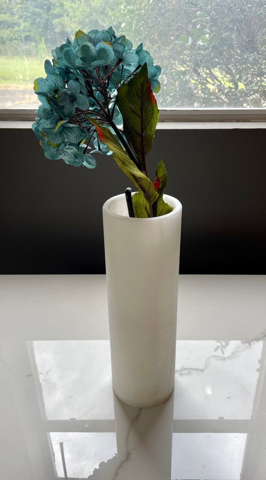 White medium Onyx Flower Vase