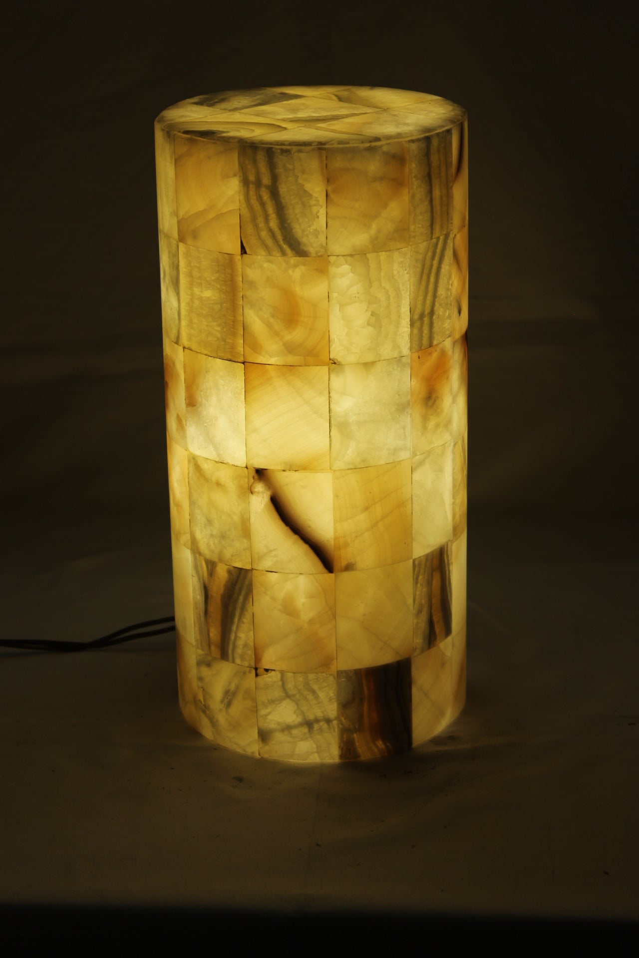 Beige Oculus Patterned Onyx Lamp