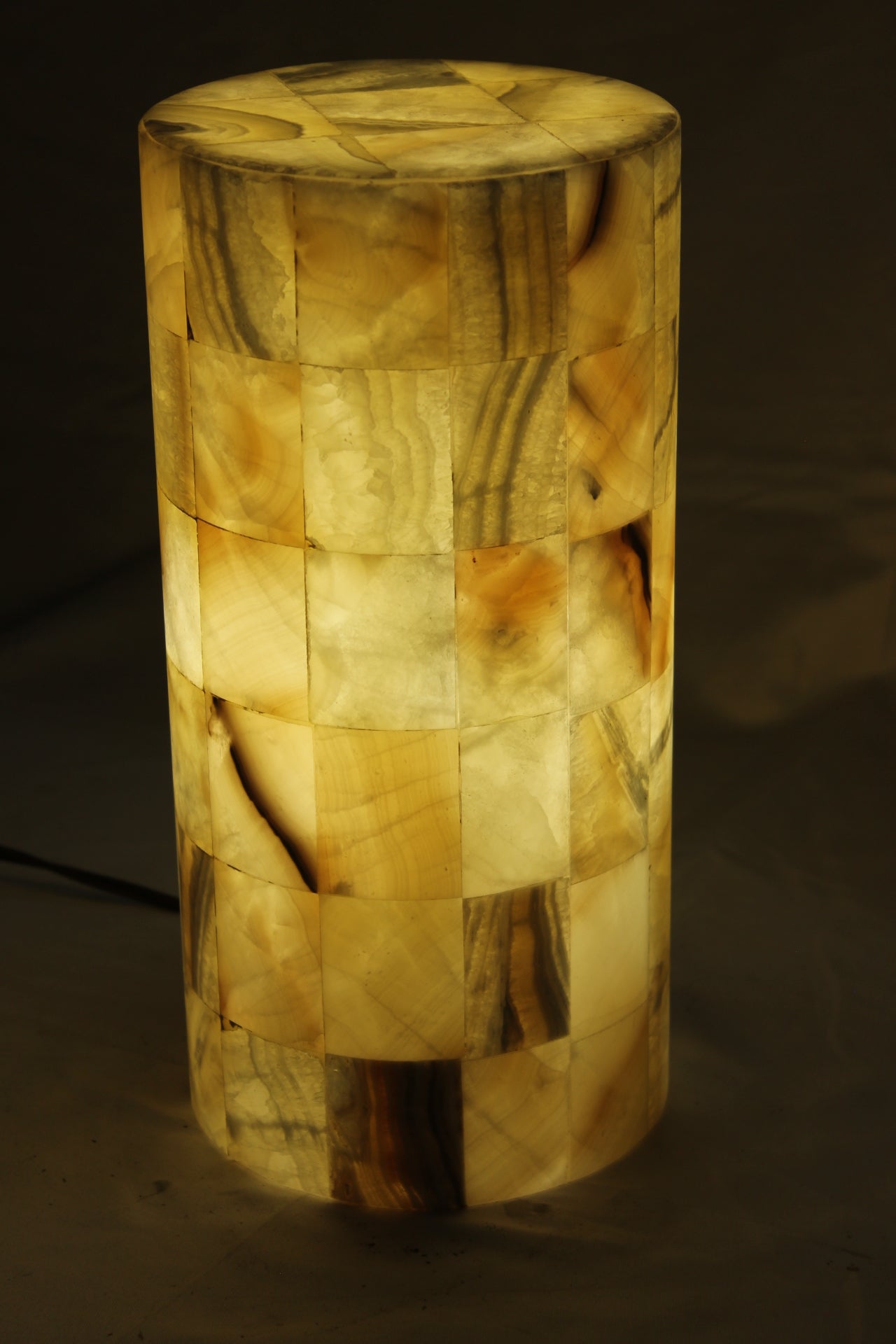 Beige Oculus Patterned Onyx Lamp