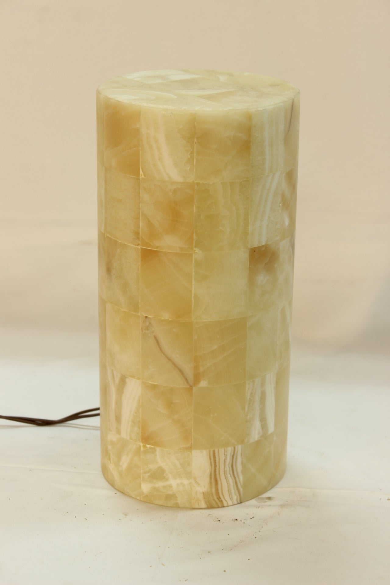 Beige Oculus Patterned Onyx Lamp