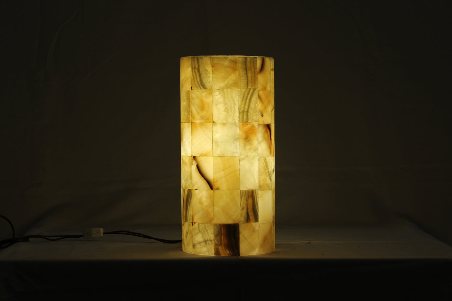 Beige Oculus Patterned Onyx Lamp