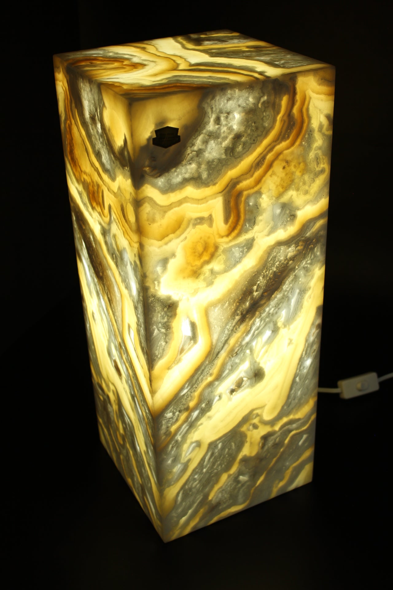 Large Nubloso Crema Onyx Lamp