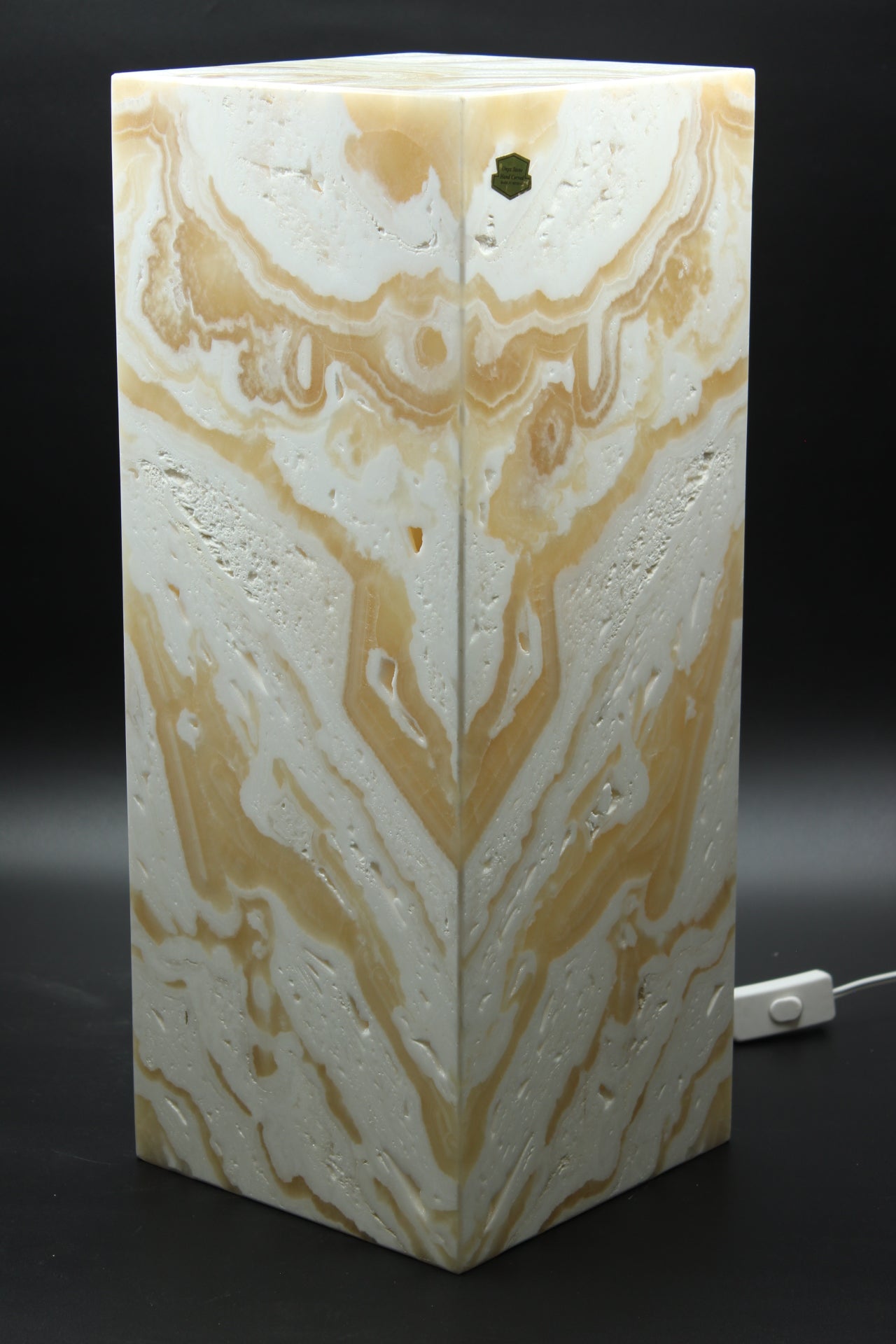 Large Nubloso Crema Onyx Lamp