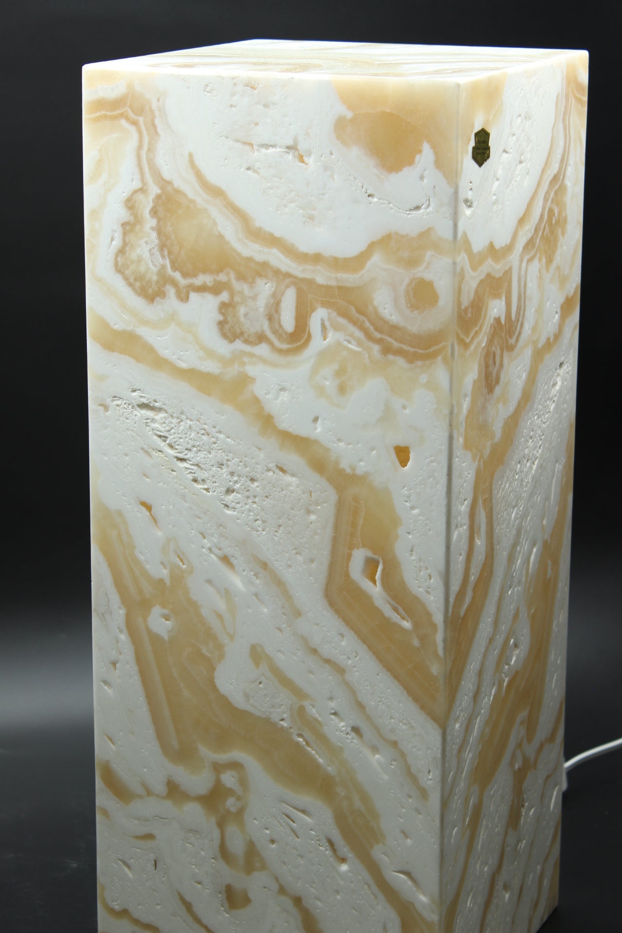 Large Nubloso Crema Onyx Lamp