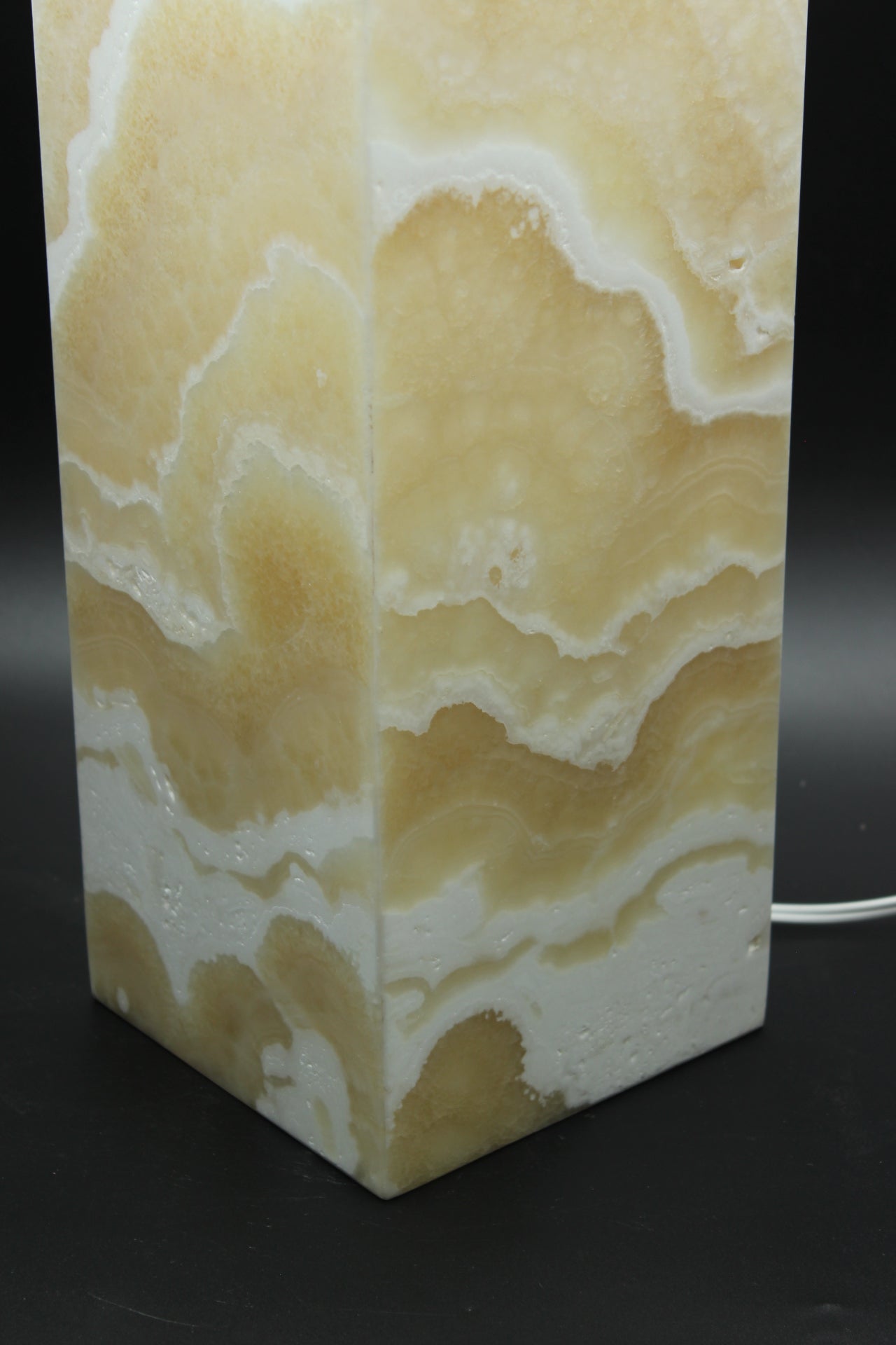 Nubloso Crema Onyx Lamp