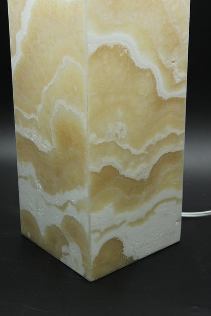 Nubloso Crema Onyx Lamp