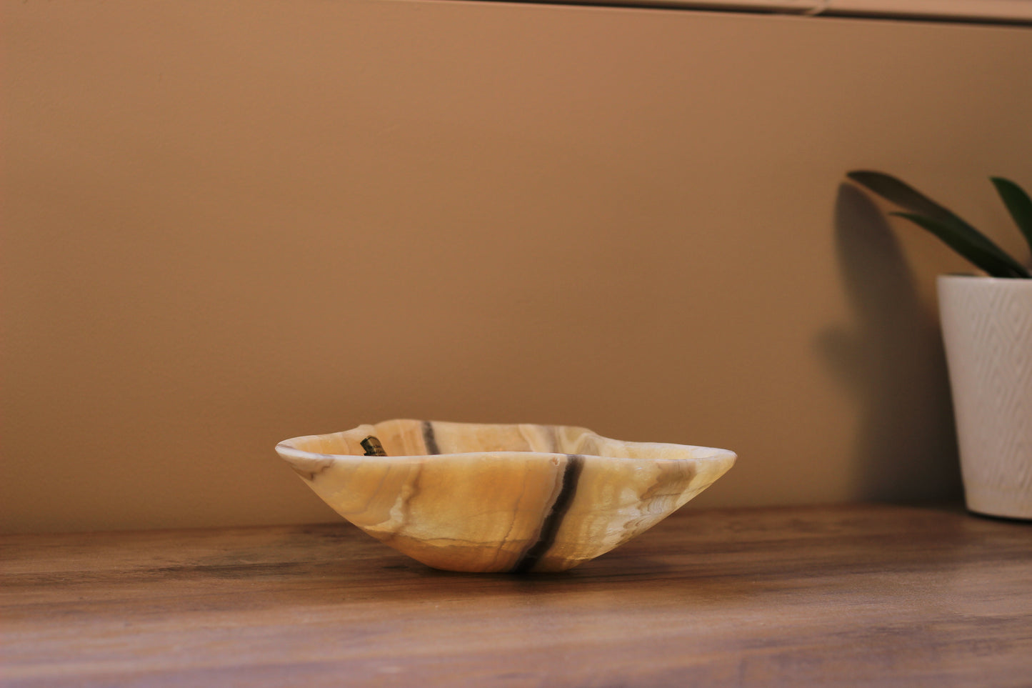 Honey Onyx Accent Centerpiece– 9" x 8" Handcrafted Decorative Piece